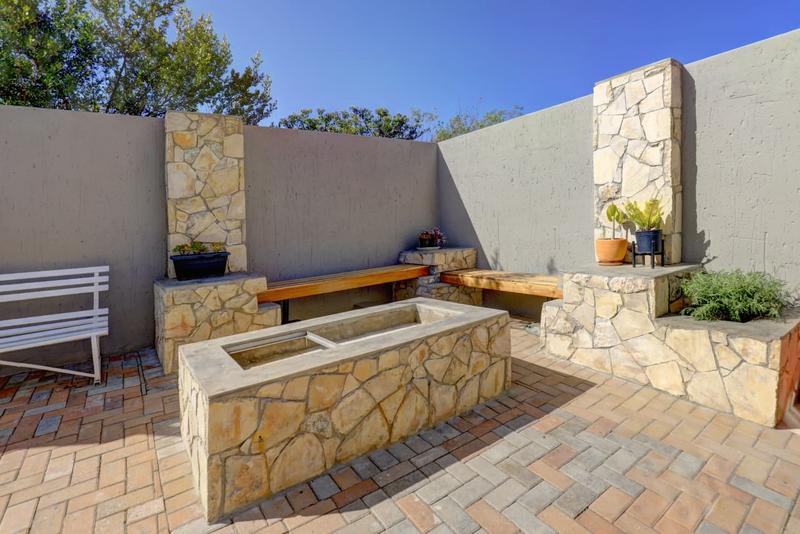 To Let 4 Bedroom Property for Rent in Pinnacle Point Golf Estate Western Cape